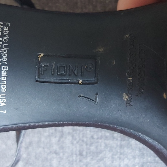 Black strappy heels - Picture 3 of 3